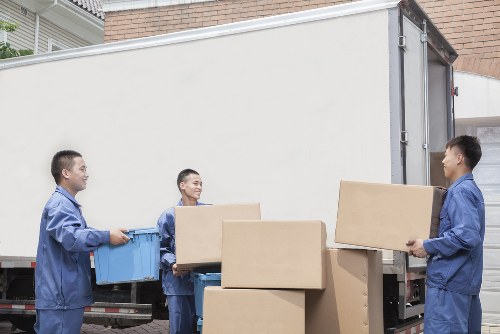 Professional movers coordinating a careful removal service in Bermondsey