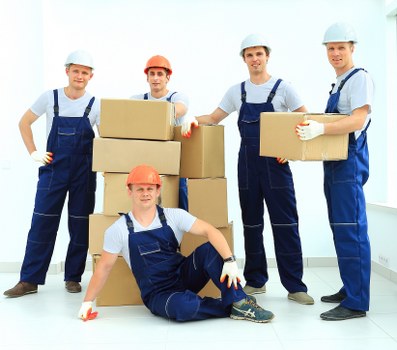 A local removals team handling flat removals in Bermondsey near apartment buildings