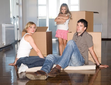 Team leader reviewing safety procedures during a removal job